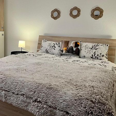 Marienhaus Apartment - Zentral, Parken, Netflix, Kontaktloses Einchecken Wuppertal Bagian luar foto
