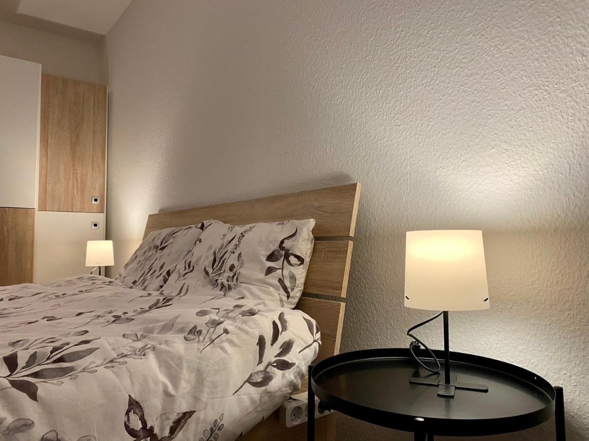 Marienhaus Apartment - Zentral, Parken, Netflix, Kontaktloses Einchecken Wuppertal Bagian luar foto