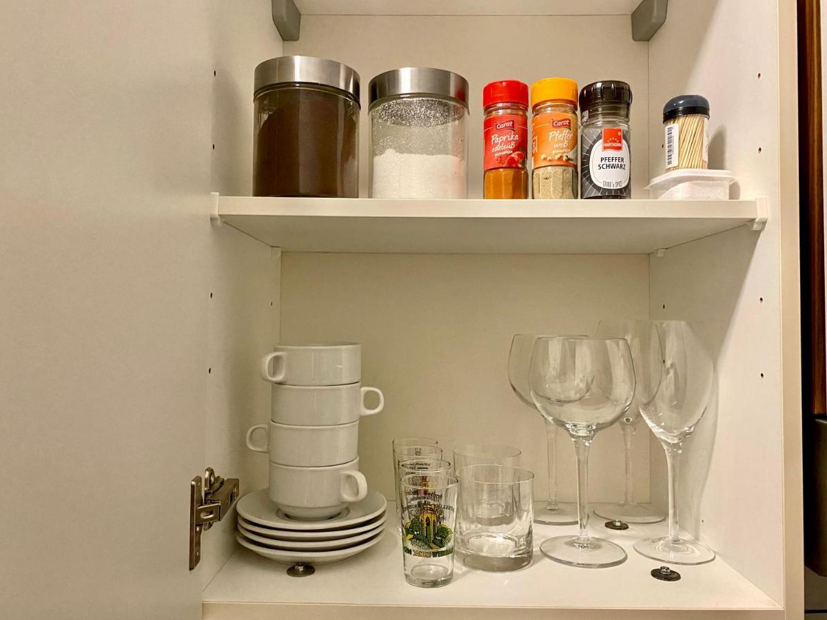 Marienhaus Apartment - Zentral, Parken, Netflix, Kontaktloses Einchecken Wuppertal Bagian luar foto