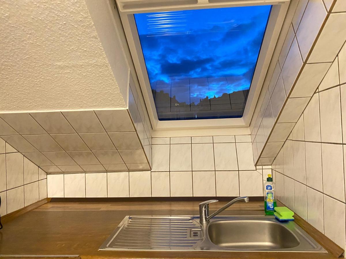 Marienhaus Apartment - Zentral, Parken, Netflix, Kontaktloses Einchecken Wuppertal Bagian luar foto