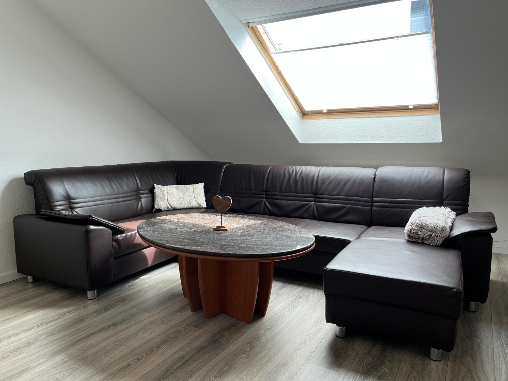 Marienhaus Apartment - Zentral, Parken, Netflix, Kontaktloses Einchecken Wuppertal Bagian luar foto