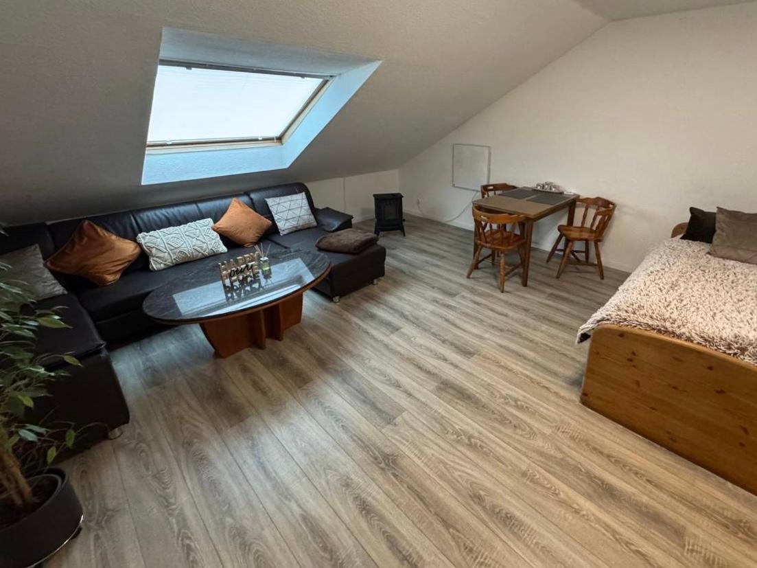 Marienhaus Apartment - Zentral, Parken, Netflix, Kontaktloses Einchecken Wuppertal Bagian luar foto