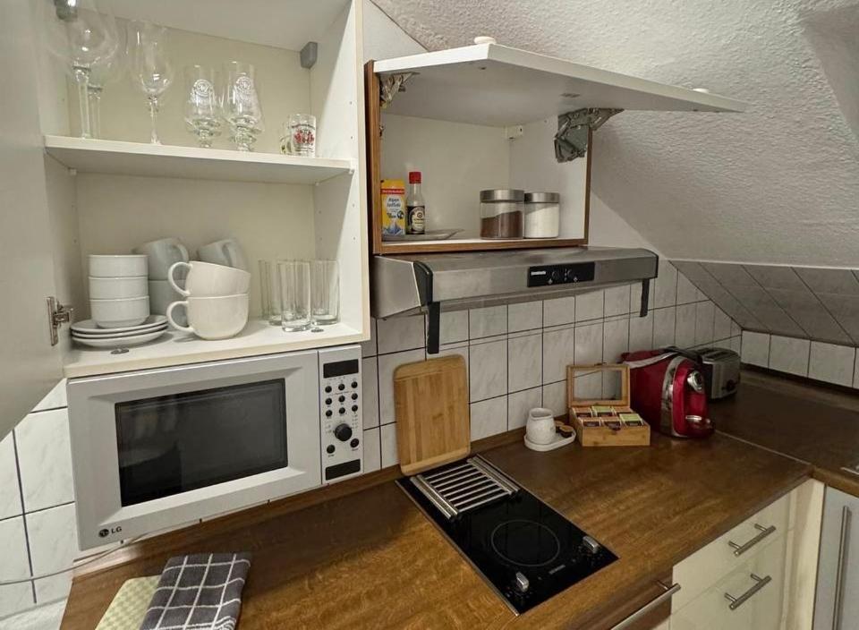 Marienhaus Apartment - Zentral, Parken, Netflix, Kontaktloses Einchecken Wuppertal Bagian luar foto